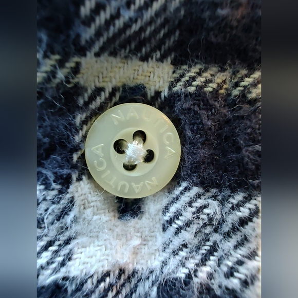 NAUTICA Men's Button Up Flannel Shirt. Size XL. Long Sleeves. - Picture 4 of 7